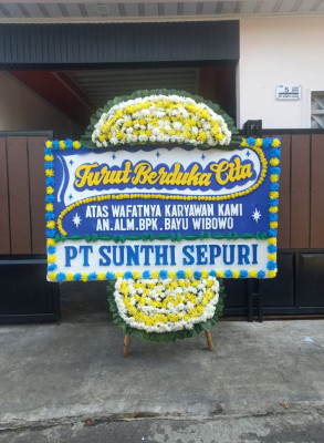 Papan Bunga Duka di Tanah Putih Tanjung Melawan