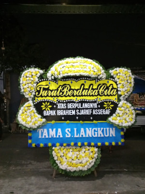 Papan Bunga Duka di Tanah Putih Tanjung Melawan